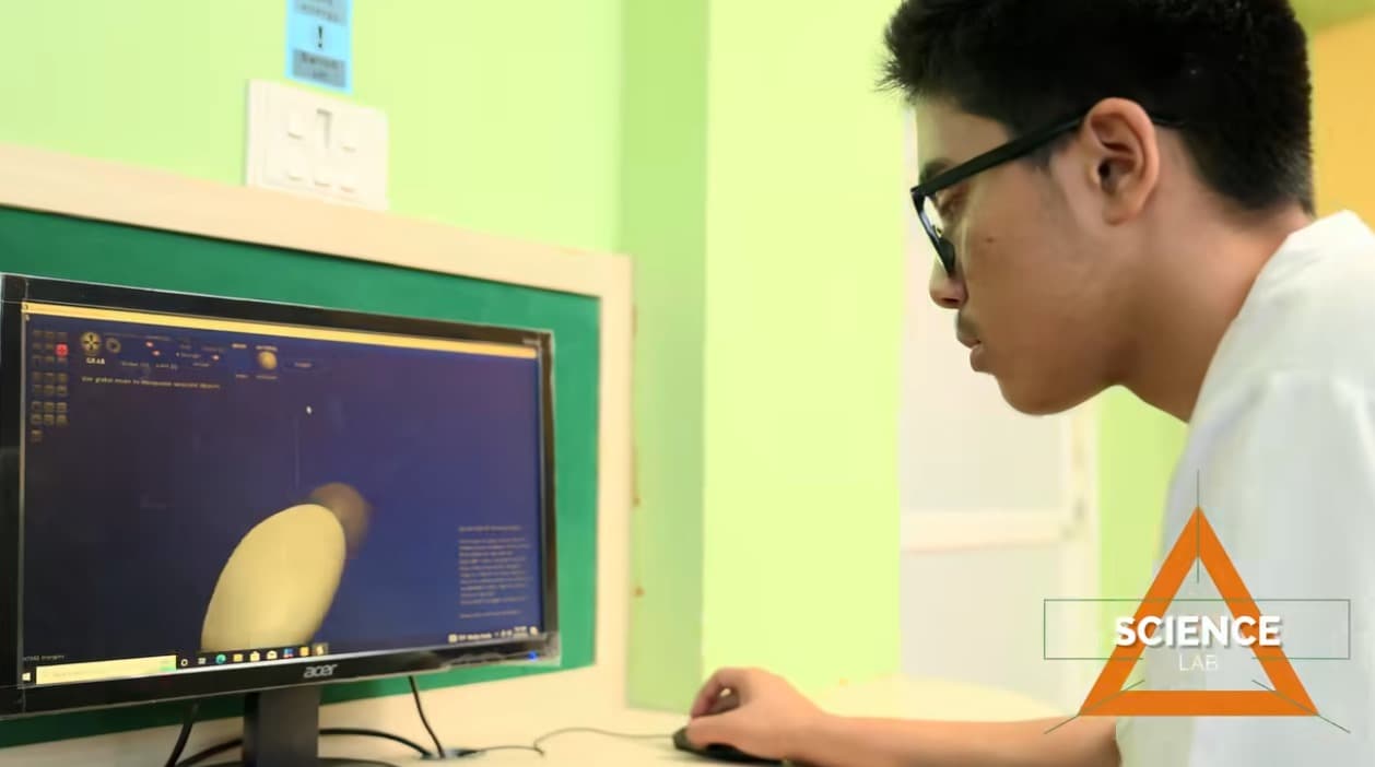 Applied Practical Classes in Science & Computer image 1
