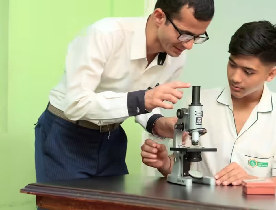 Applied Practical Classes in Science & Computer image 2